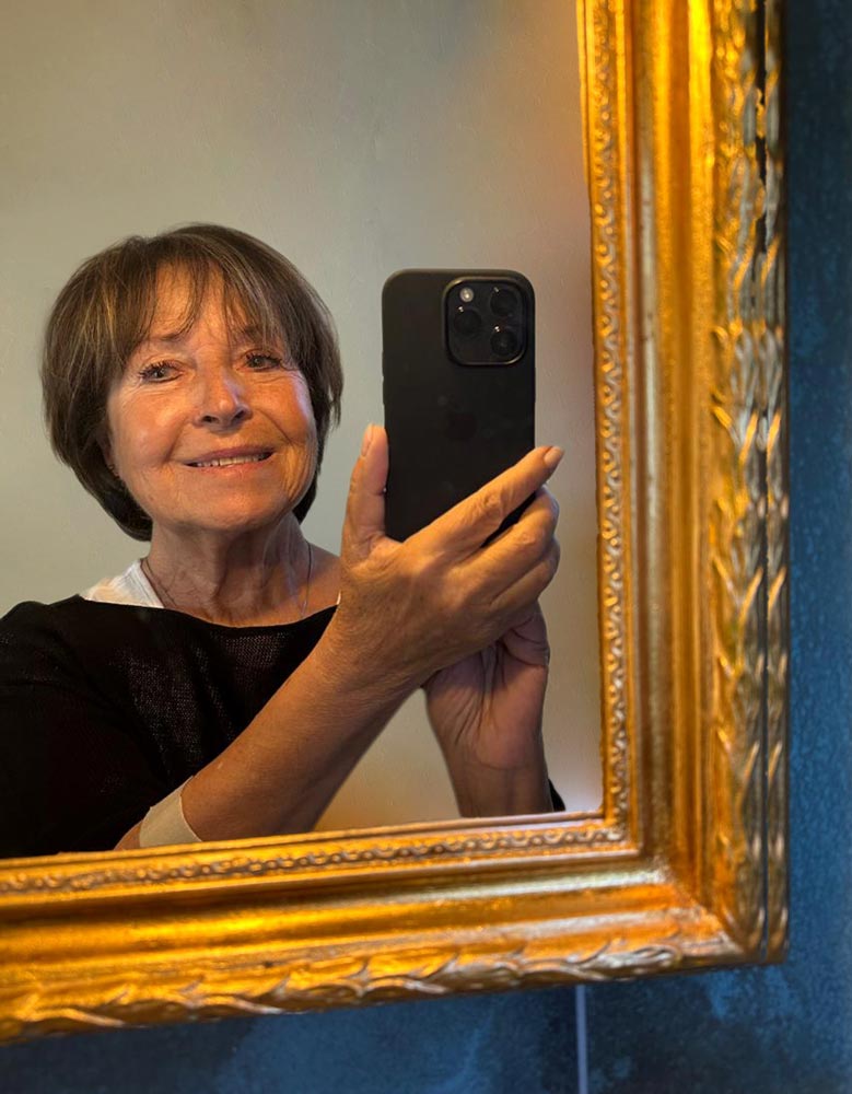 Heidi Jerger mirrored Heidi Jerger - Spieglein, Spieglein an der Wand